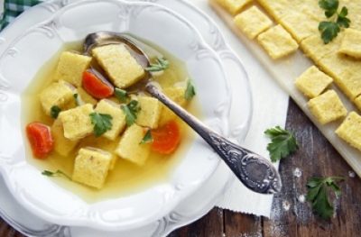 Kostka z kaszy kukurydzianej do zup