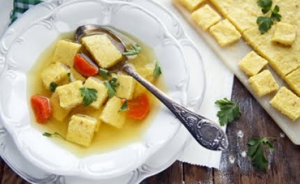 Kostka z kaszy kukurydzianej do zup Kasza w diecie dzieci