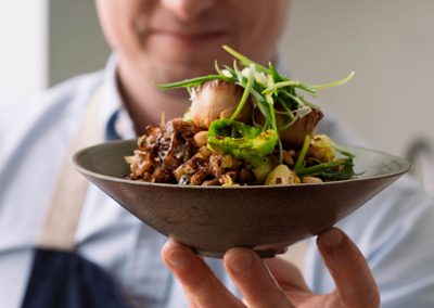 Stir fry z boczniakami, brukselką, kaszą gryczaną i vege Saint Jaques z boczniaka mikołajkowego
