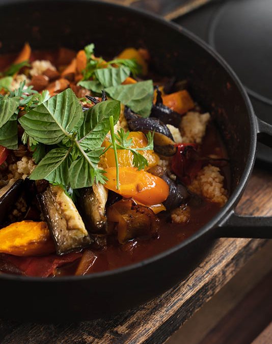 Tagine z pieczonymi warzywami na jaglance