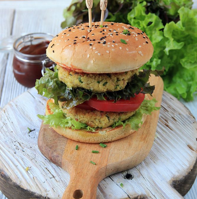 Burgery z kaszy jaglanej i indyka