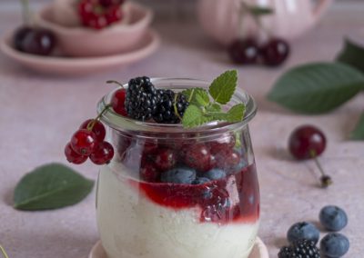Pudding z kaszy manny z owocami