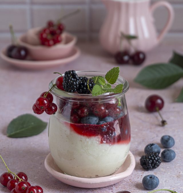 Pudding z kaszy manny z owocami