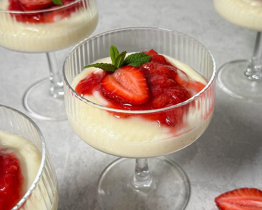 Pudding z kaszy manny i truskawek