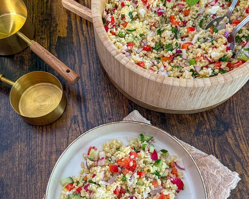 Sałatka z kaszą bulgur i warzywami